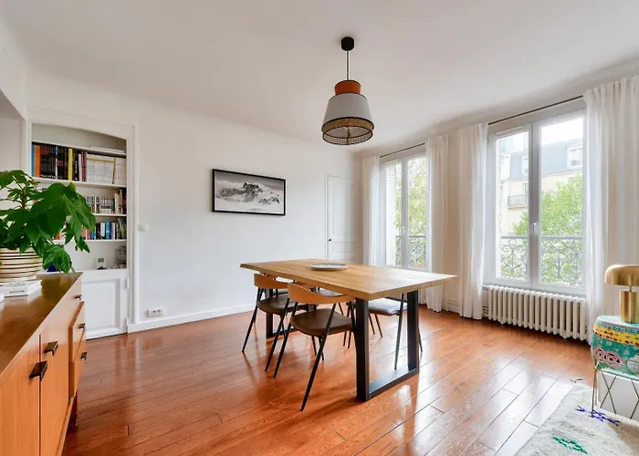 Charming With Open Views Apartmán
