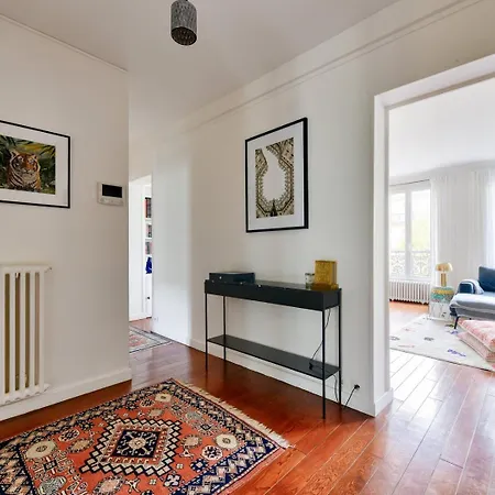 Charming With Open Views Appartement Parijs