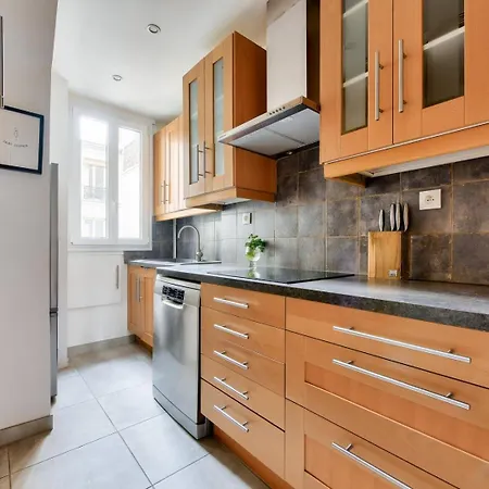 Charming With Open Views Appartement Parijs