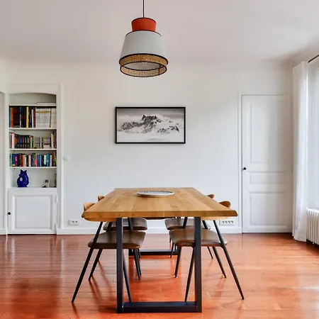 Charming With Open Views * Parijs
