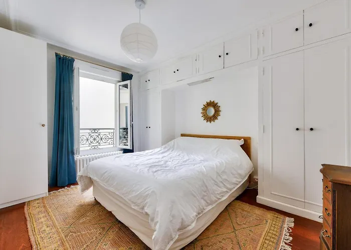 Charming With Open Views شقة *